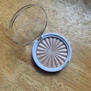 OFRA gold highlighter